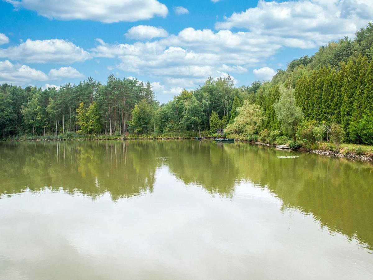 Comfy Houseboat In Florennes Next To The Forest Exterior foto
