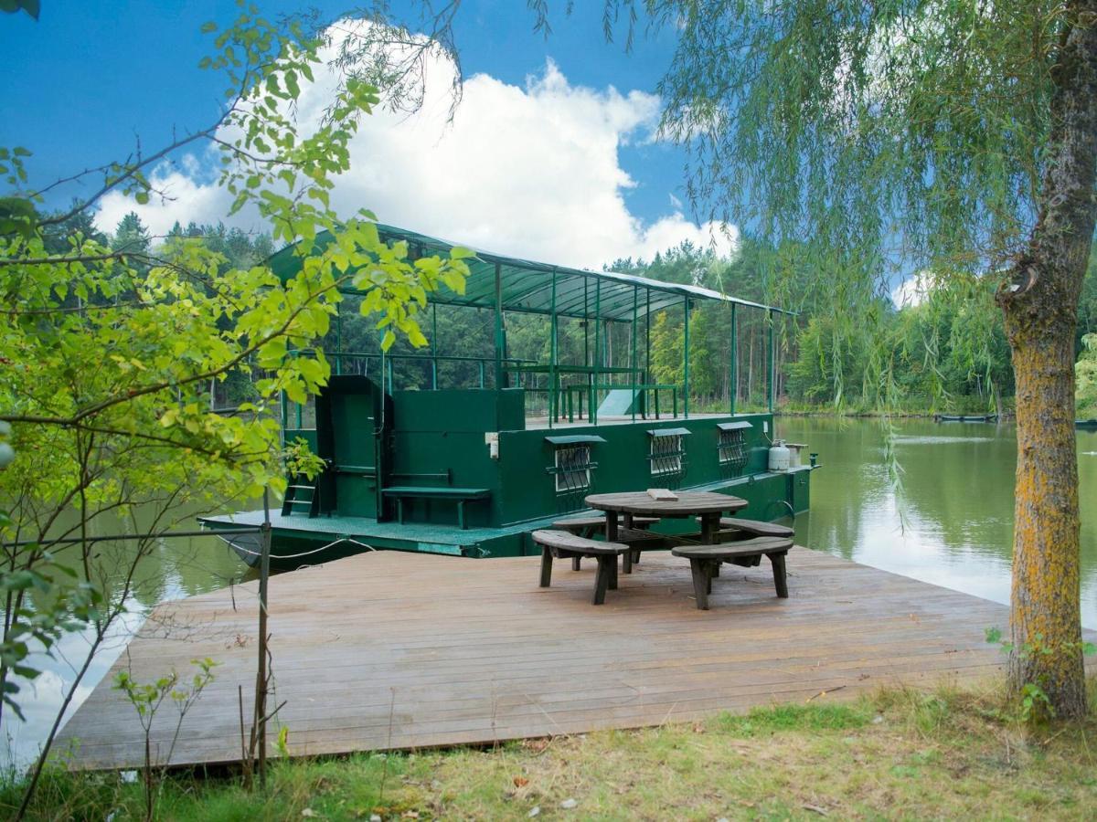 Comfy Houseboat In Florennes Next To The Forest Exterior foto