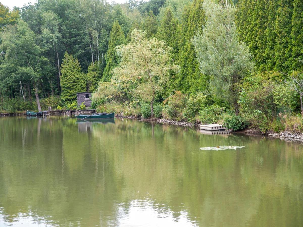 Comfy Houseboat In Florennes Next To The Forest Exterior foto